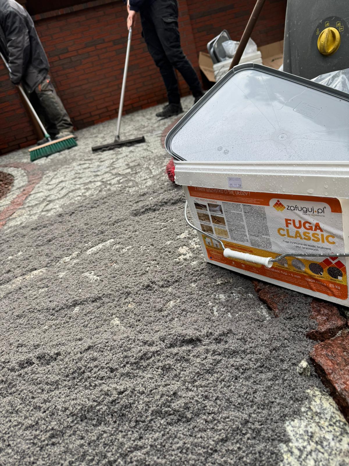 Fuga żywiczna na kostce granitowej — realizacja 8